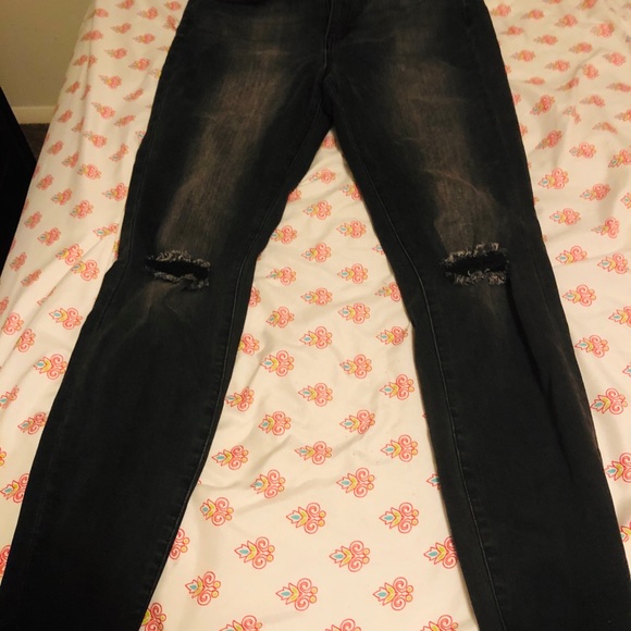 Fashion Nova distressed shirt and distressed jeans - Picture 5 of 6